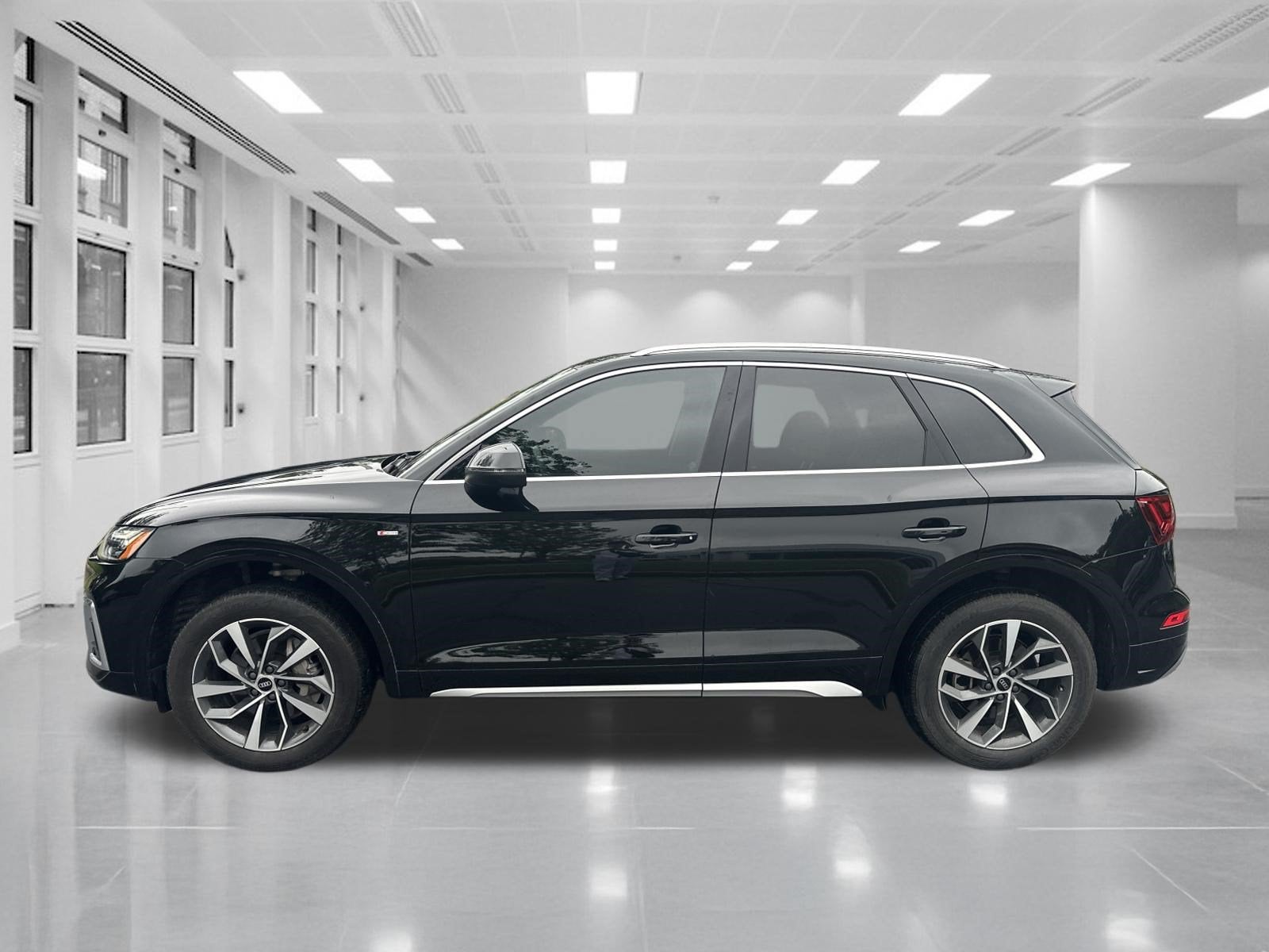 2022 Audi Q5 — interior view